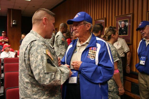 perdue-and-delvalle-at-walter-reed-mc