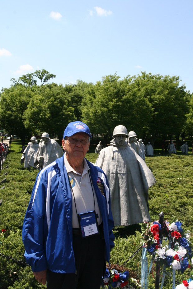 perdue-at-korean-memorial